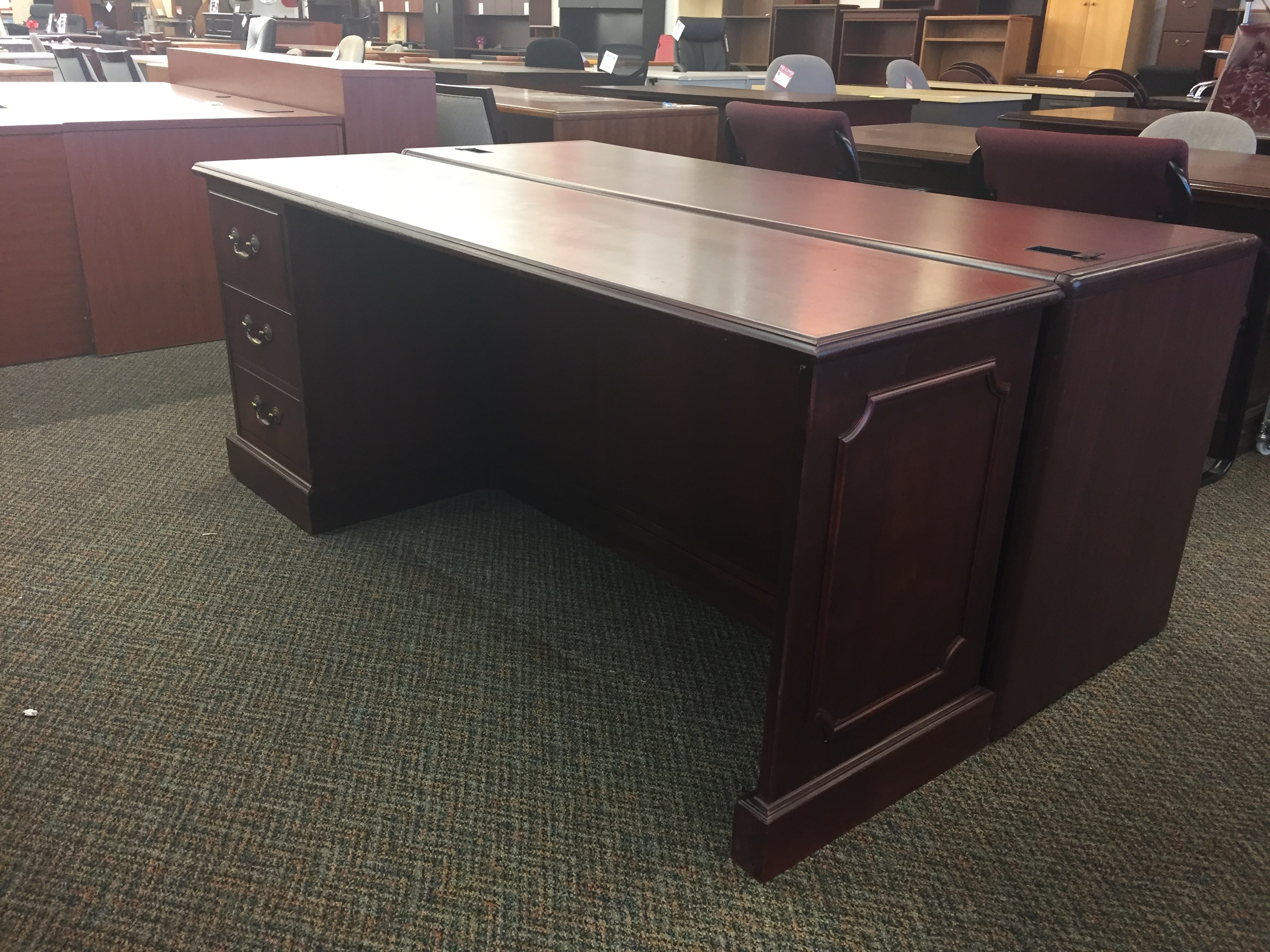 Traditional Kneespace Credenza With Single Filing Pedestal