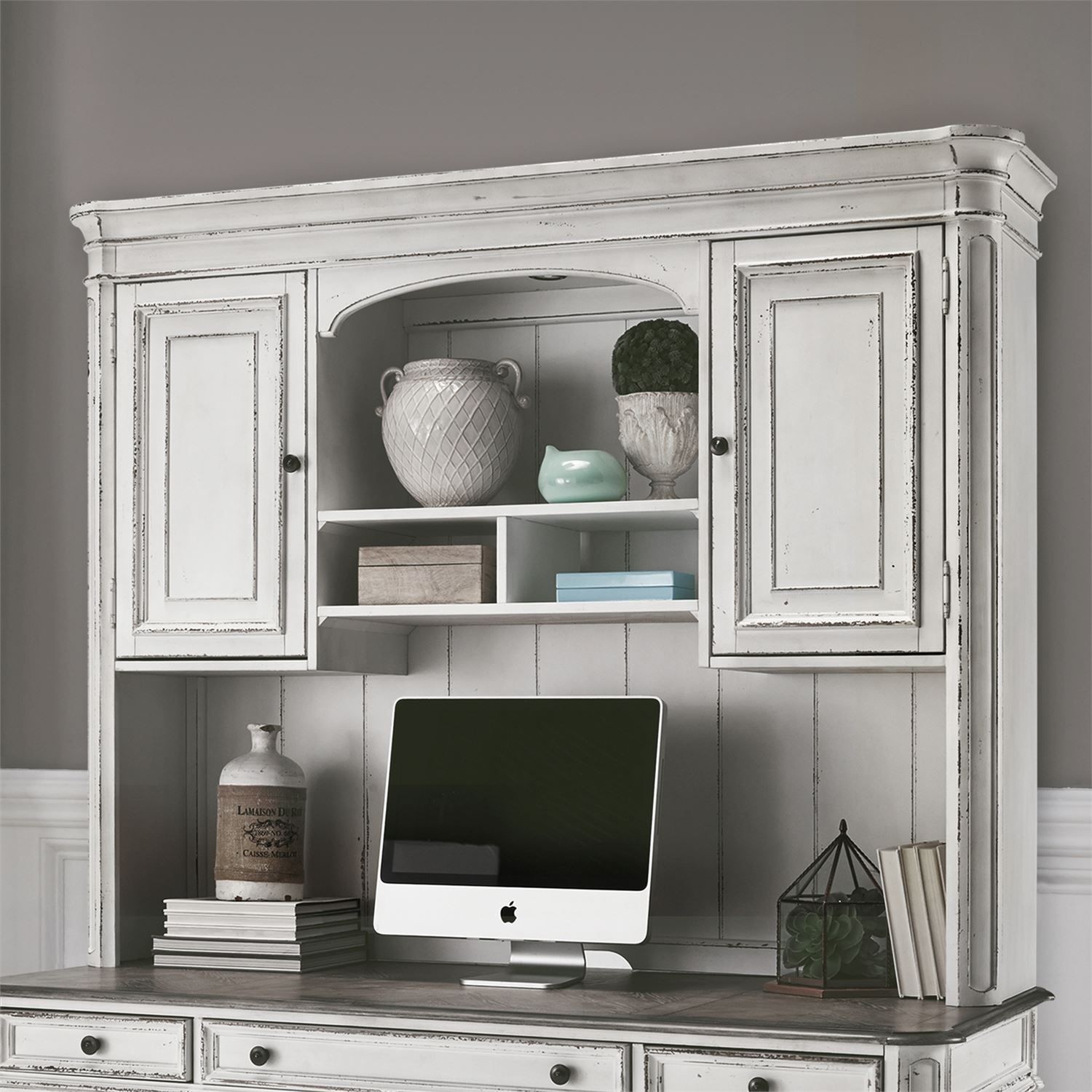 Magnolia Manor Jr Executive Credenza Hutch