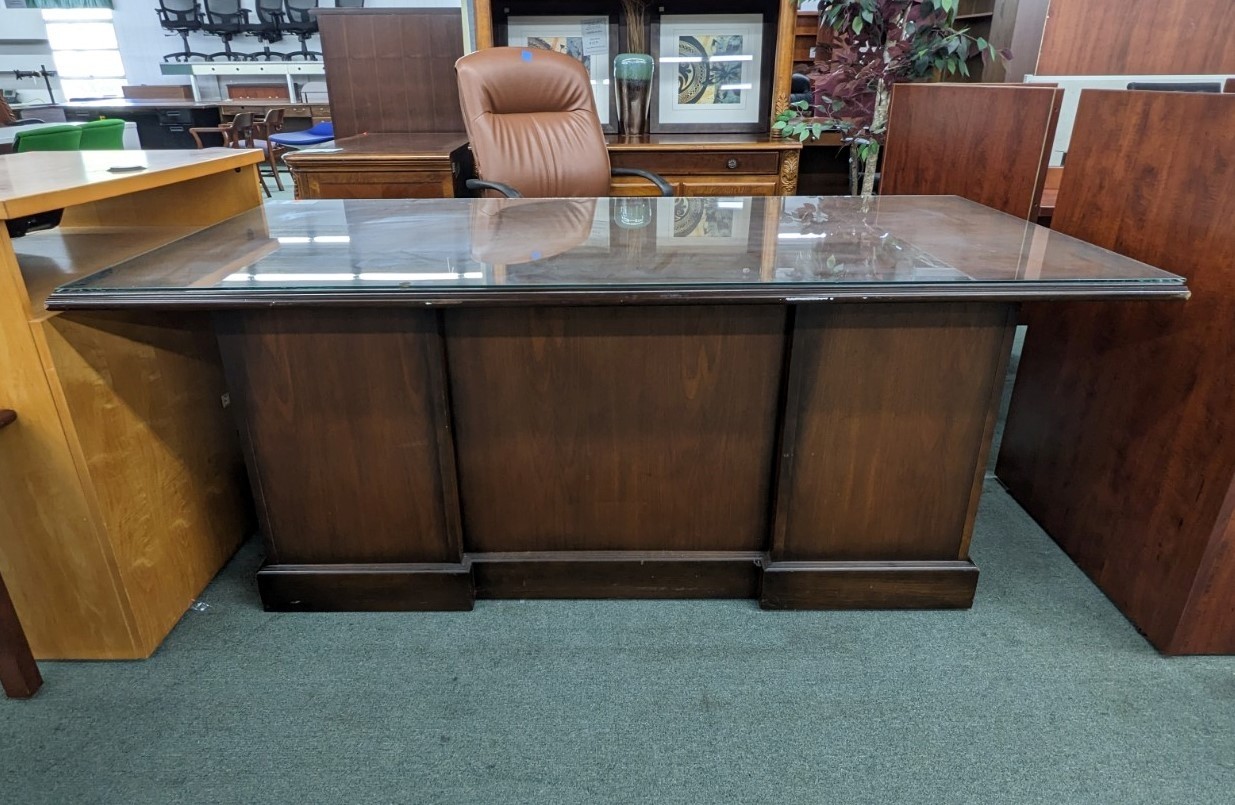 Walnut Finsh Executive Desk Office Pro's